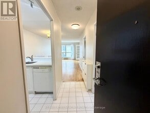 Building Photo - 7 Carlton St.