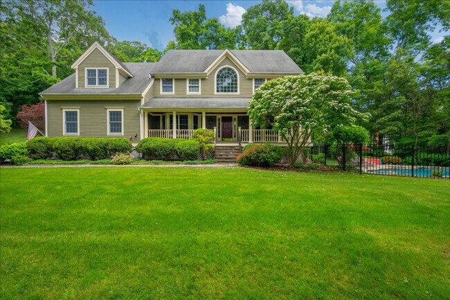 Foto del edificio - Private Pool, Fireplace & Endless Charm — Cross River, NY