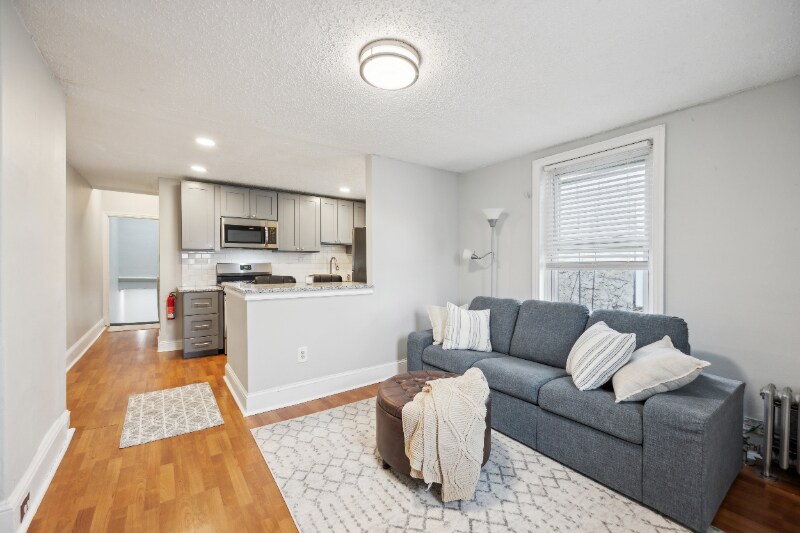 Foto principal - 2812 W Girard Ave
