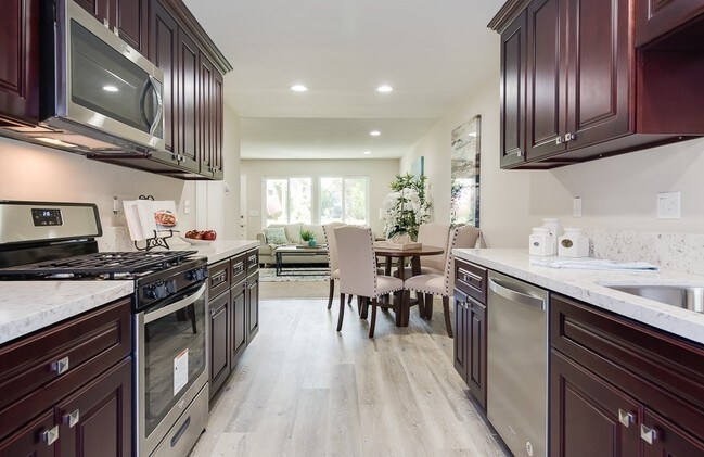Cocina a sala de estar - 187 Morristown Ln