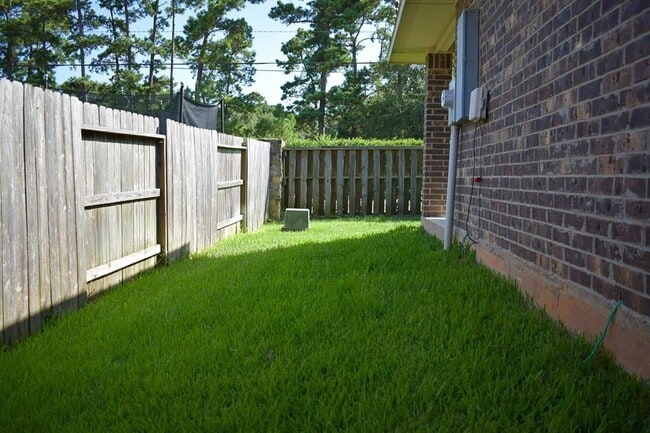 Building Photo - 13421 Raintree Dr