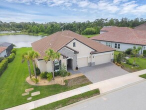 Building Photo - 7228 Great Egret Blvd