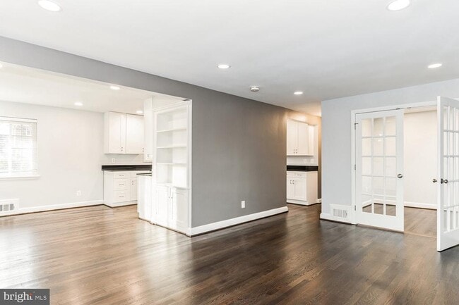 Building Photo - 7016 Donna Cir