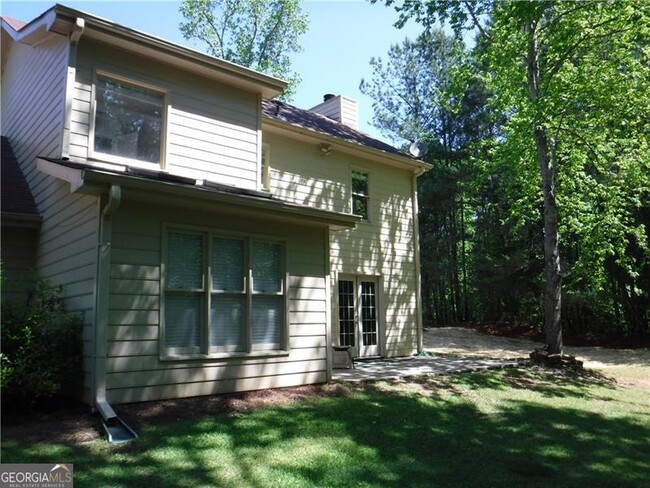 Building Photo - 2810 Lake Ct