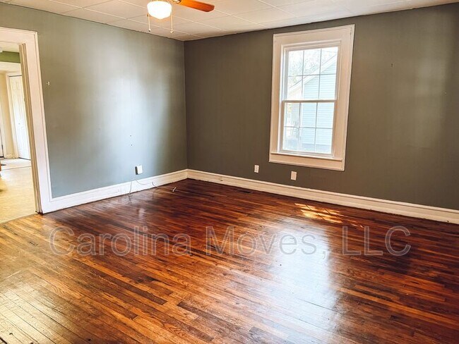 Building Photo - 113 Iselin St