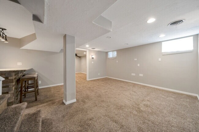 Building Photo - 90 W 7500 S