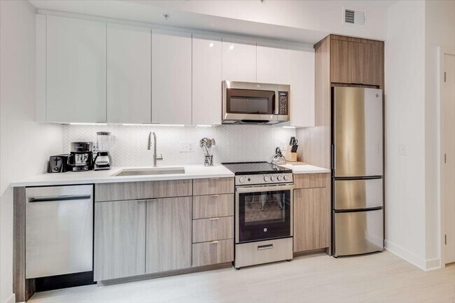 Foto del edificio - 1051 First Street Northeast-SI ID1040256P