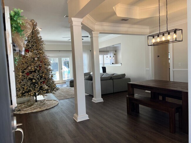 Foto del edificio - 2533 Carthage Lane-Gorgeous Furnished Home...
