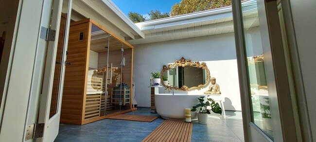Surrounded by 7ft tall solid courtyard walls - 603 Sunset Dr