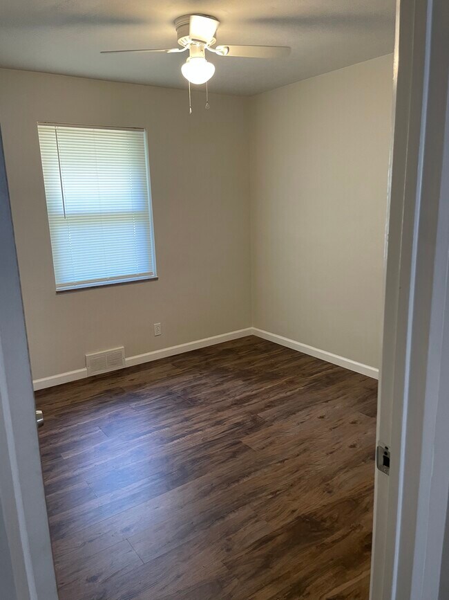 Building Photo - 1255 Mehlview Ct