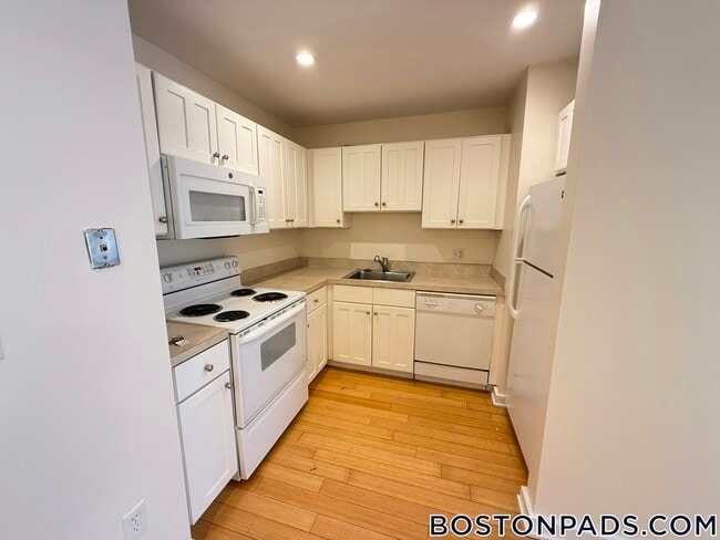 Building Photo - 40 Boylston St