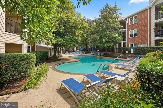 Foto del edificio - 3311 Wyndham Cir