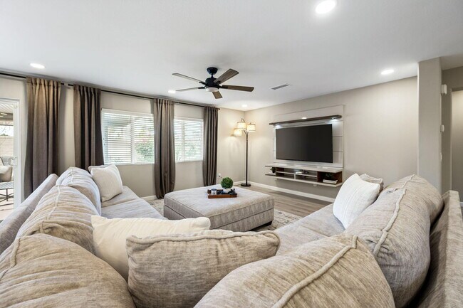 Building Photo - 84131 Azzura Way