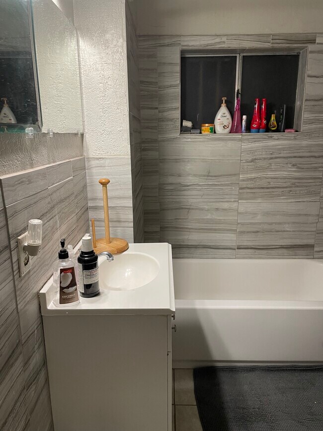 Foto del edificio - 337 E 84th Pl