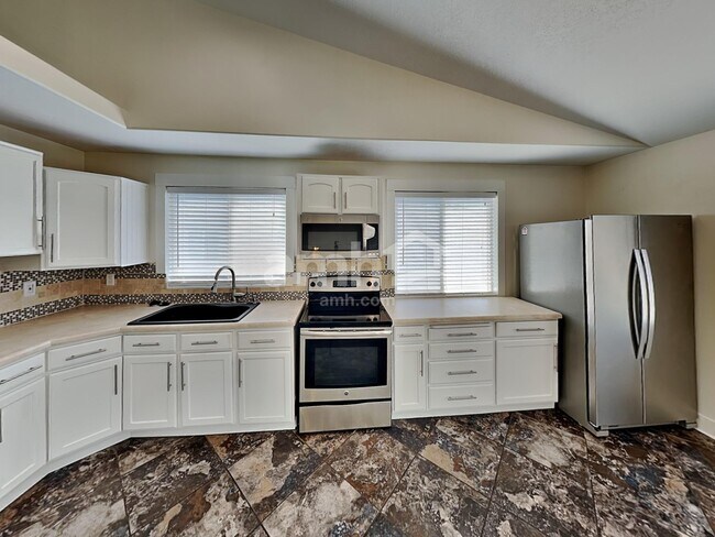 Building Photo - 5806 S Stone Flower Way