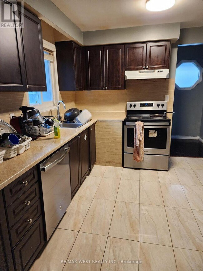 Photo du bâtiment - 44 Fallway Rd