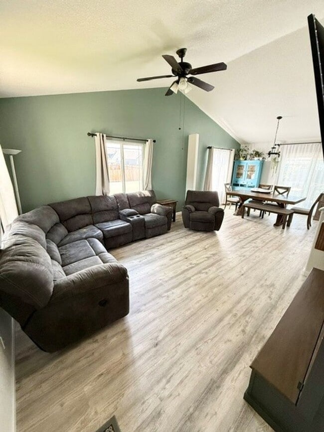 Building Photo - 2174 Village Dr