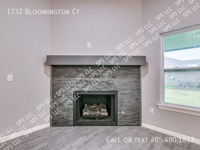 Building Photo - 1732 Bloomington Ct