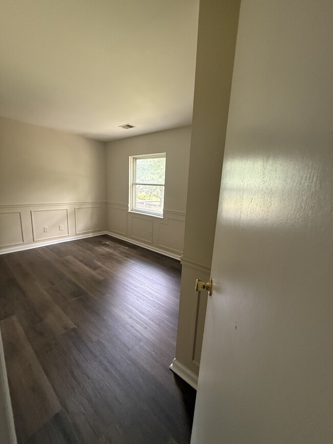 Building Photo - 8281 Sobax Dr