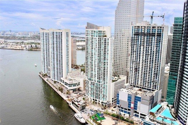 Building Photo - 4303 Brickell Ave