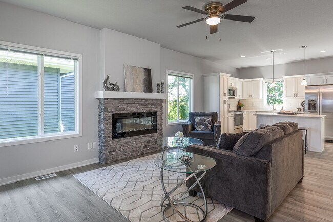 Foto del edificio - Great 3 Bedroom Single-Family Home in Urbandale