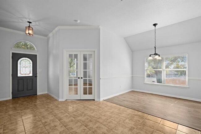 Building Photo - 415 S Frontier Ln