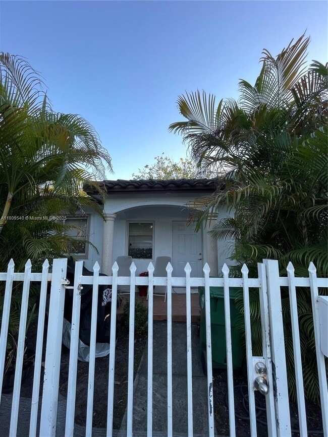 Building Photo - 3800 SW 29th St