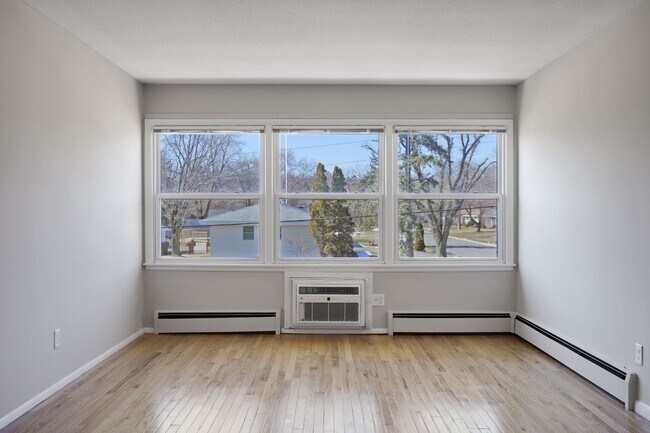 Building Photo - Remodeled Garden 2 bedroom
