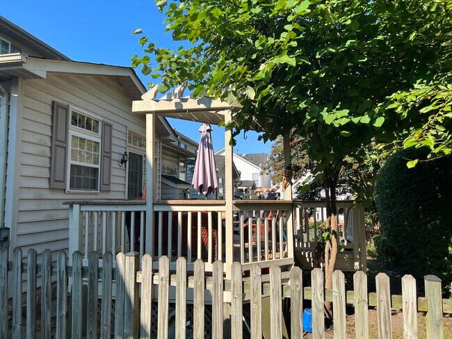 Building Photo - 7628 Buckland Pl
