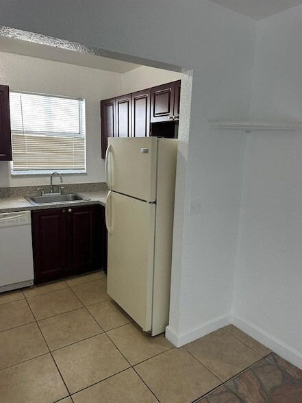 Foto del edificio - 400 NW 65th Ave