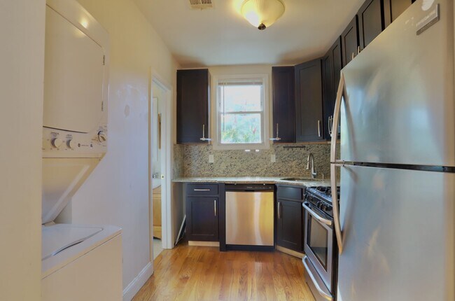 Building Photo - 47 Coles St