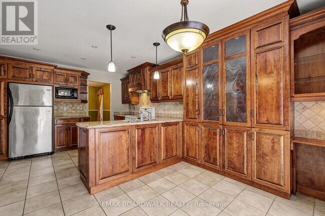 Photo du bâtiment - 75 Dossetter Way