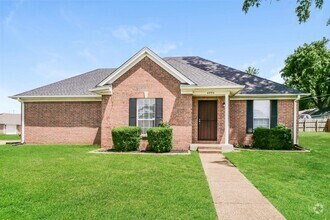 Building Photo - 4590 Lindawood Ln