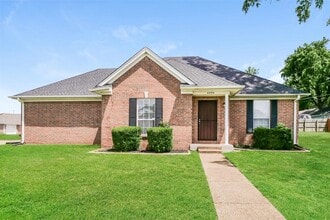 Building Photo - 4590 Lindawood Ln