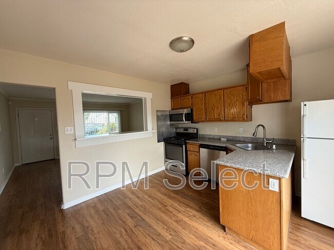 Foto del edificio - 1220 Browning Dr