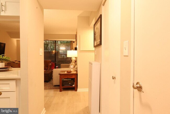 Foto del edificio - 1808 Old Meadow Rd