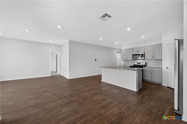 Building Photo - 326 N Richland Dr