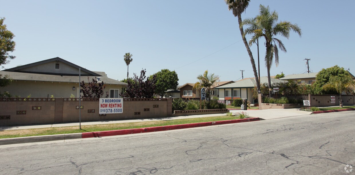 Building Photo - Palm Terrace East