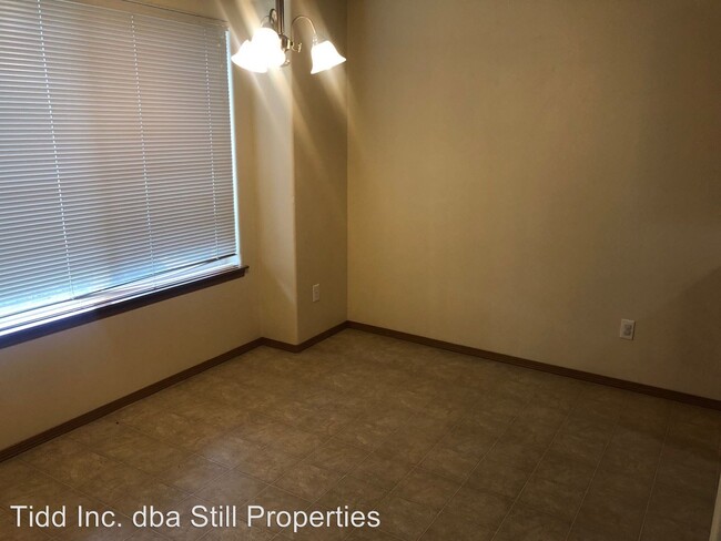Building Photo - 1527 Maple St