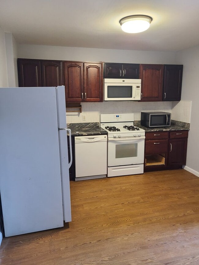 Building Photo - 424 Atwood St