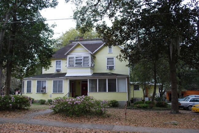 Building Photo - 531 SE 2nd Pl