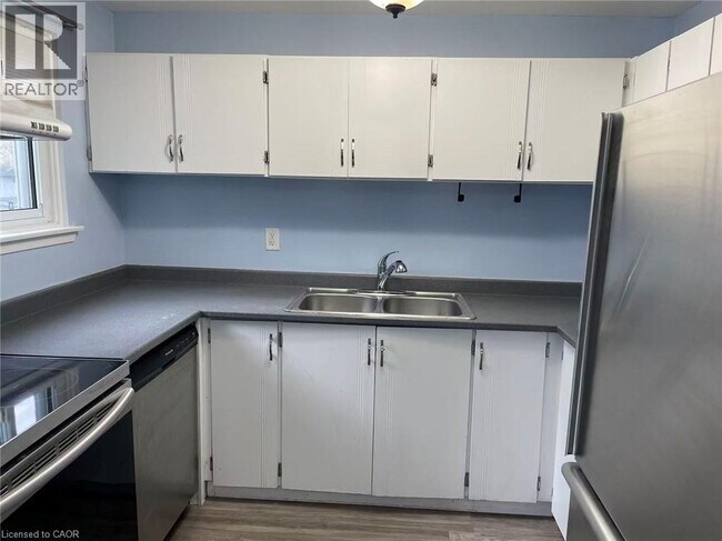 Photo du bâtiment - 390 E 23rd St