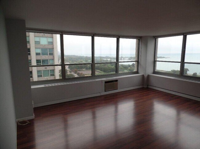 Building Photo - 2 bedroom in Chicago IL 60657