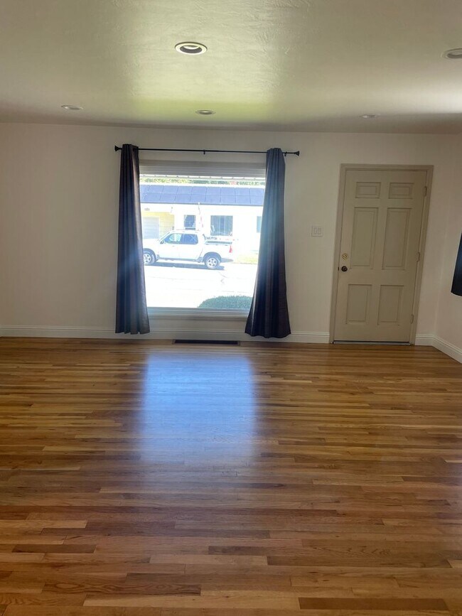 Building Photo - Single-story Home For Rent