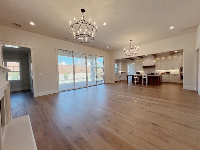 Building Photo - 4730 Silver Clf Dr