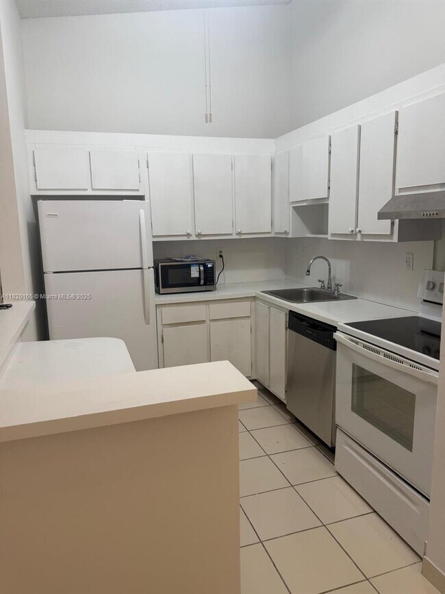 Foto del edificio - 4760 NW 102nd Ave