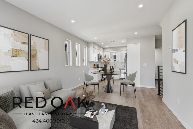 Foto del edificio - Incredible Three Bedroom, Bright And Sunny...