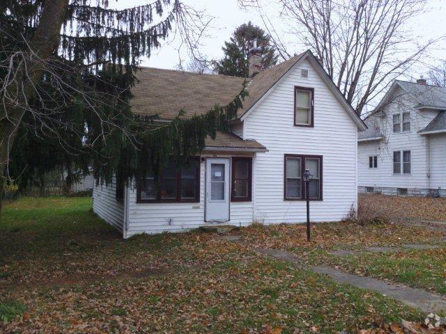 Building Photo - 1215 10th St E