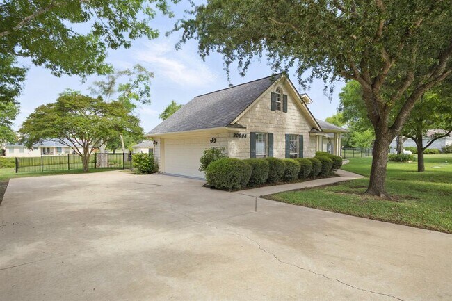 Foto del edificio - 20904 Apache Plum Ln