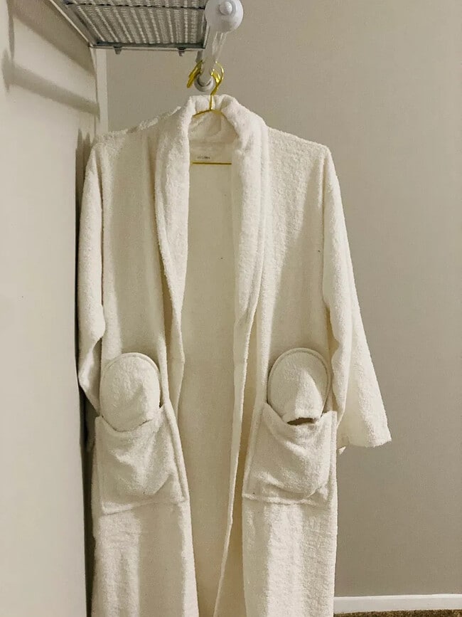 Foto del edificio - Room in Townhome on Mountain Springs Cir